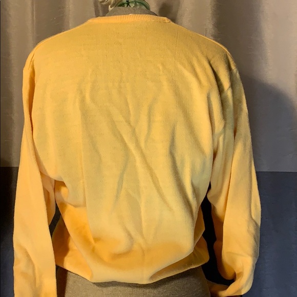 Yellow sweater - Picture 4 of 4